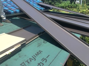 小山市A様邸の屋根の立平葺きの写真