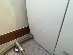 TOTOトイレの止水栓隠蔽タイプ