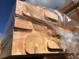 農業用倉庫の木材搬入