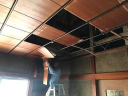 天井と床の解体工事