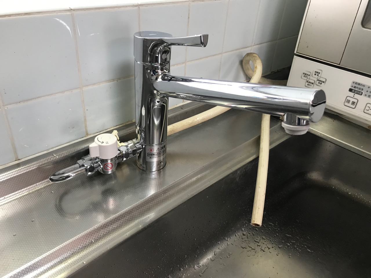 TOTOのキッチン水栓金具TKS05309Jの取付例（食洗機接続・浄水器接続） | リフォームのオリーブホーム｜小山市のリフォーム会社