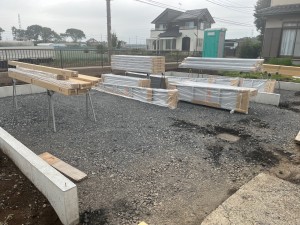 イナバ物置のガレージ「ガレーディア」の組立