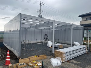 イナバ物置のガレージ「ガレーディア」の組立