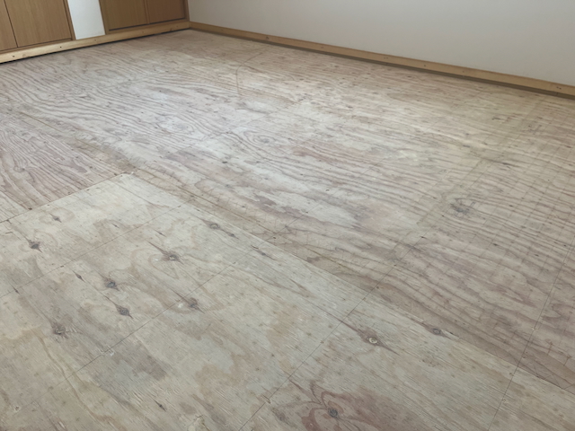 荒床は合板張り