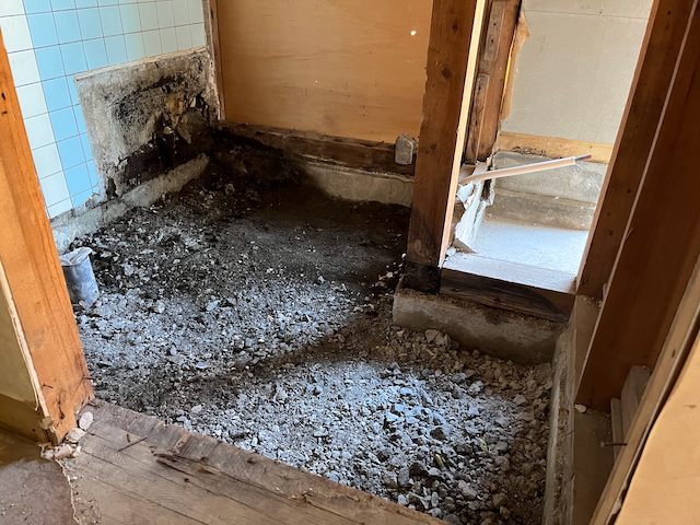 タイル風呂の解体工事