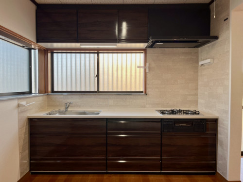 タカラスタンダードシステムキッチントレーシアの組立完了後の写真