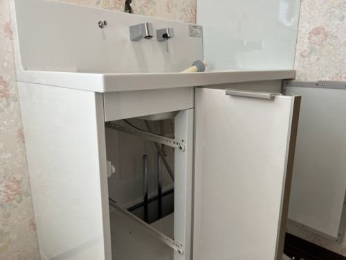 タカラ洗面化粧台ファミーユ組立工事