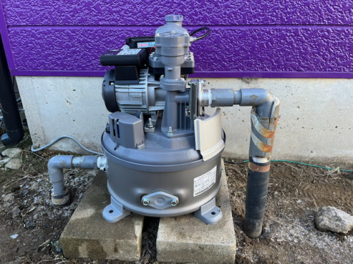 配管は既存のままで取り付けいたしました。