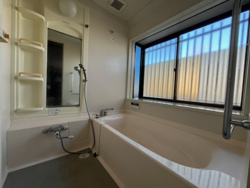 リフォーム前のシステムバスの窓