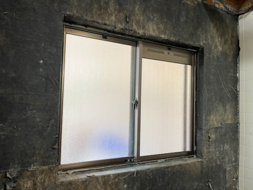 既存の窓は解体せずに残します